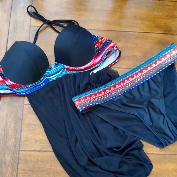 VENUS Other - Two women's swimsuits